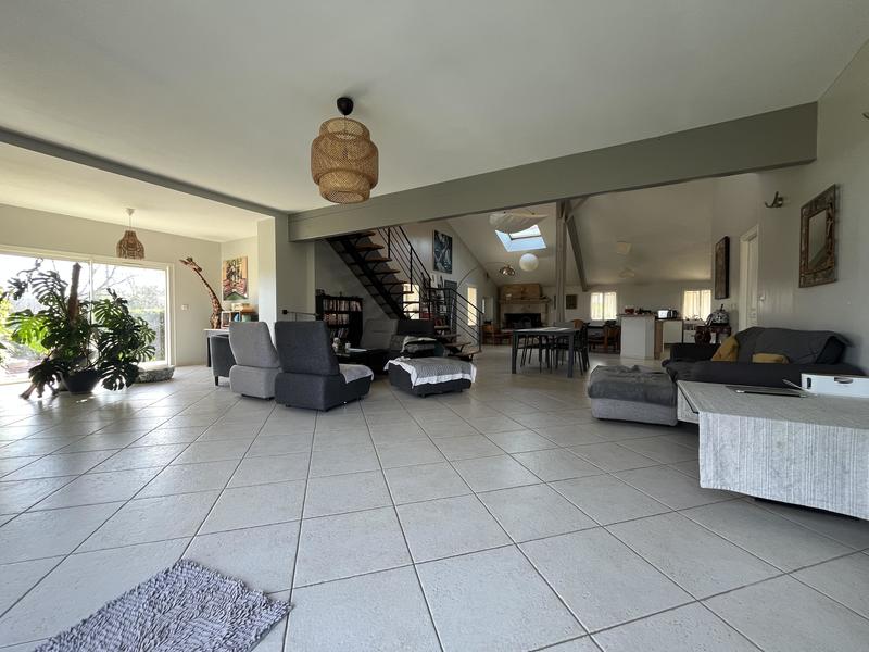 Maison - 259 m² - 5 pièces