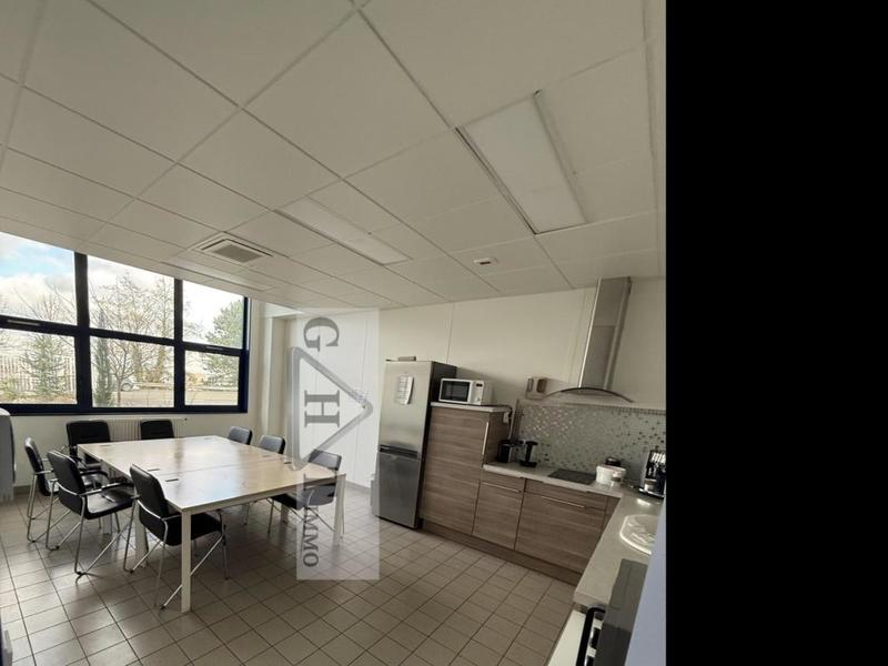 Entrepôt - 1 990 m²