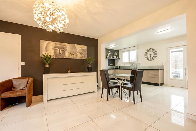 Maison - 232 m² - 8 pièces