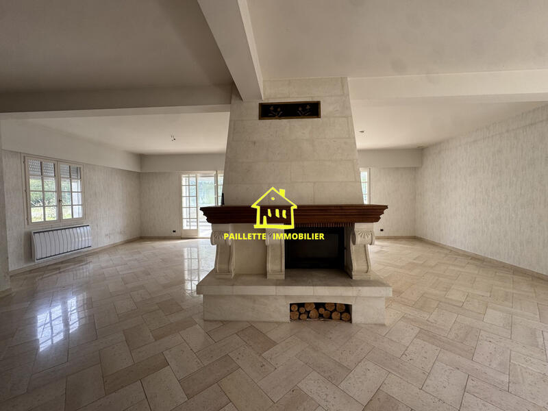 Maison traditionnelle - 270 m² - 6 pièces