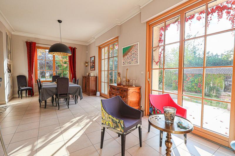 Maison - 360 m² - 12 pièces