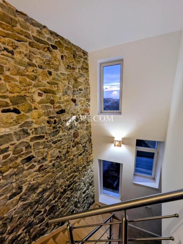 Maison - 210 m² - 11 pièces