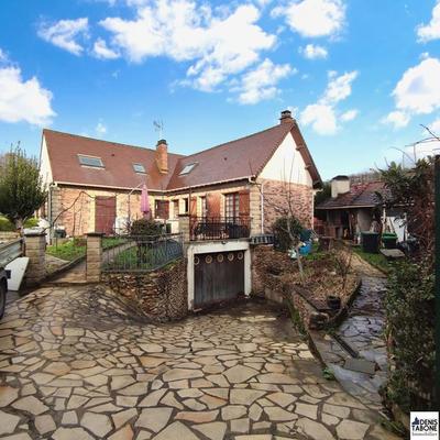 Maison traditionnelle - 122 m² - 6 pièces