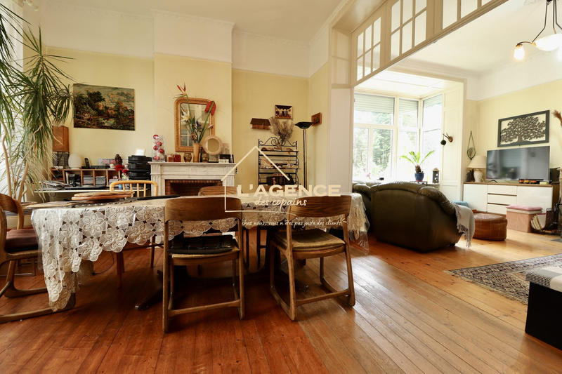 Maison - 236 m² - 10 pièces