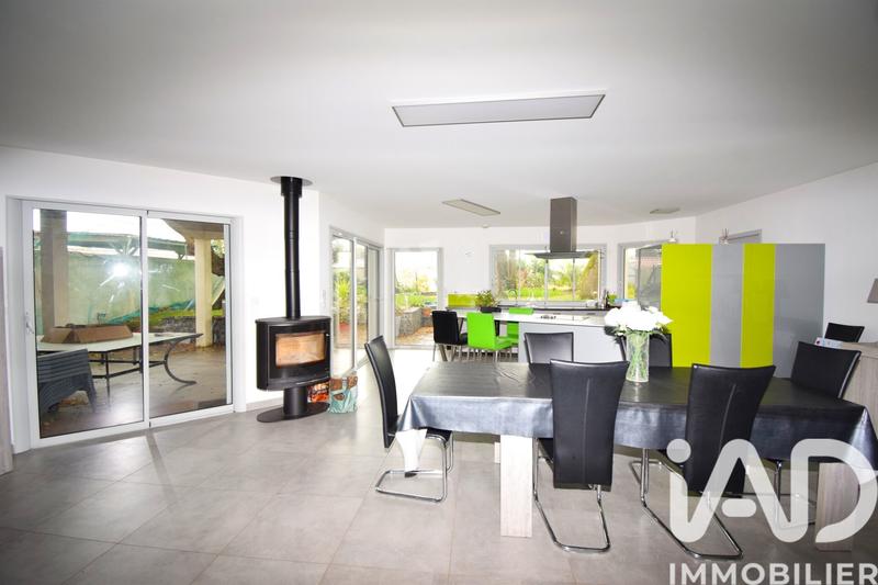 Maison - 141 m² - 8 pièces