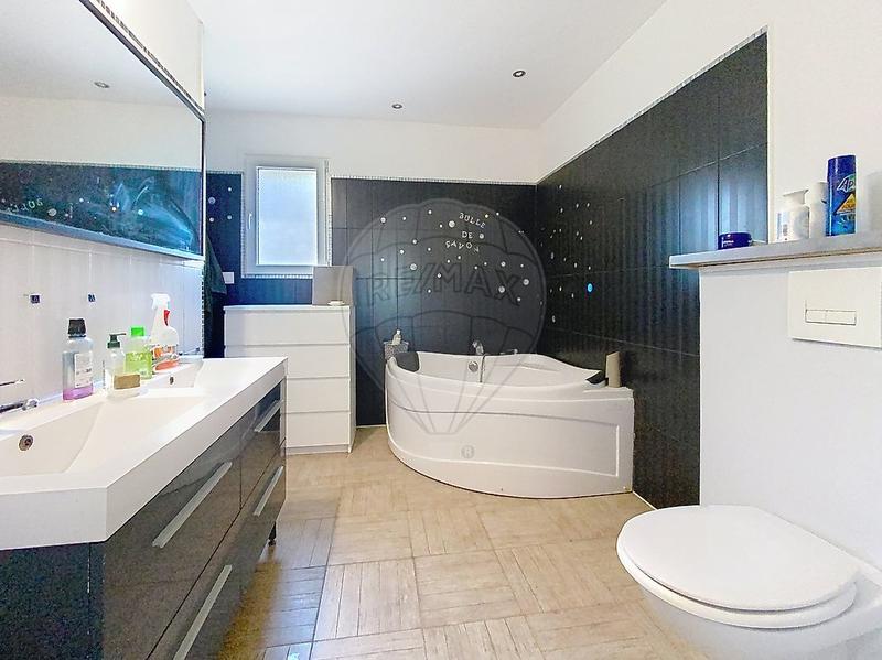 Maison - 133 m² - 5 pièces