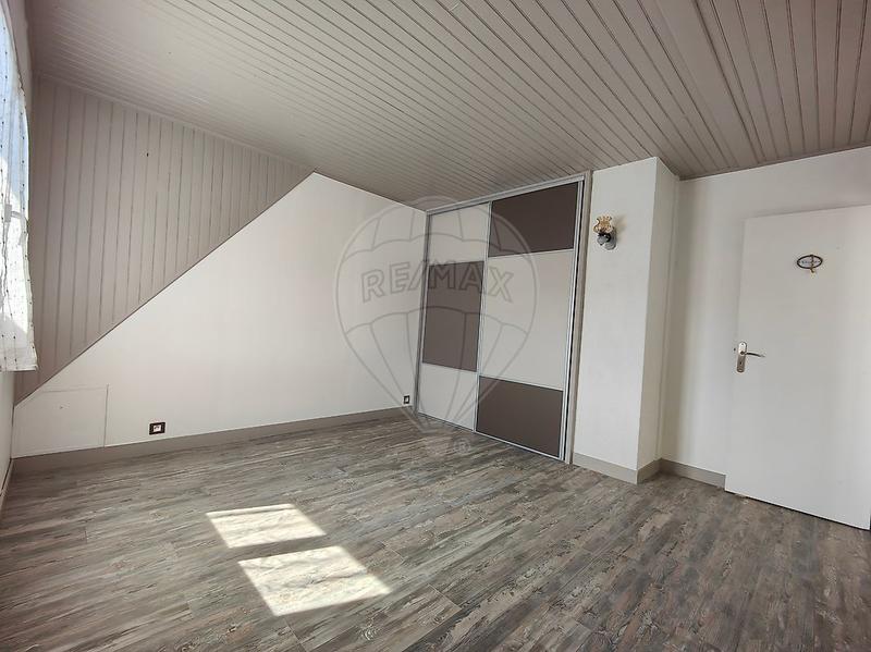 Maison - 180 m² - 7 pièces