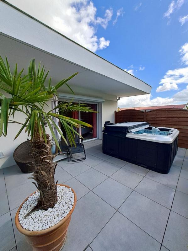 Maison - 222 m² - 8 pièces