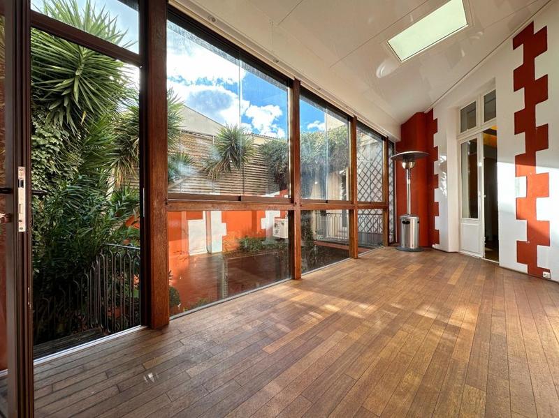 Appartement - 215 m² - 9 pièces