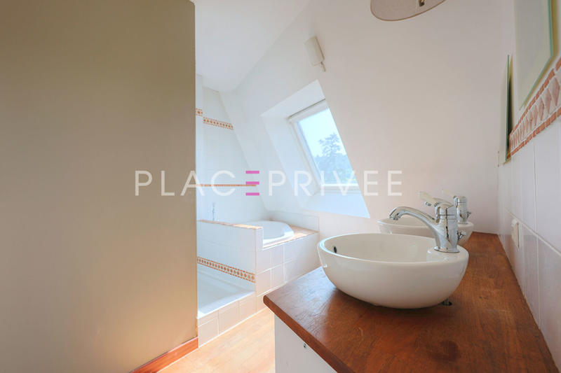 Appartement - 193 m² - 6 pièces