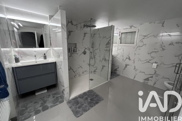 Maison - 202 m² - 8 pièces