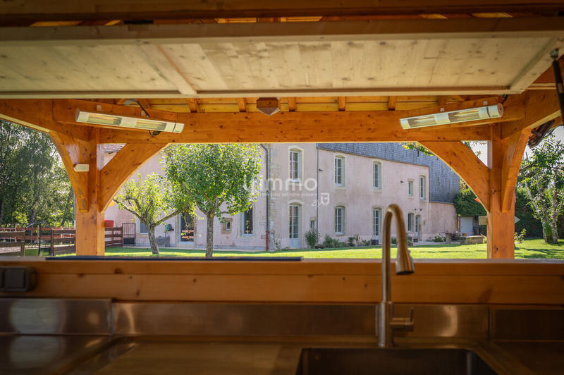 Maison - 689 m² - 10 pièces