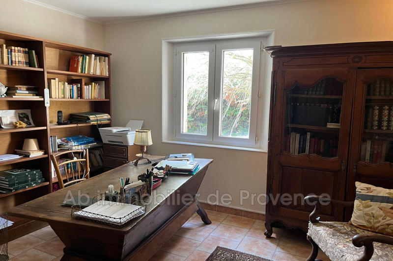 Propriété - 227 m² - 6 pièces