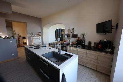 Propriété - 1 357 m² - 12 pièces