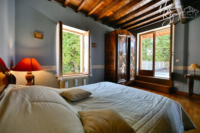 Maison - 200 m² - 8 pièces