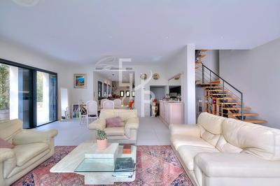 Maison - 295 m² - 7 pièces