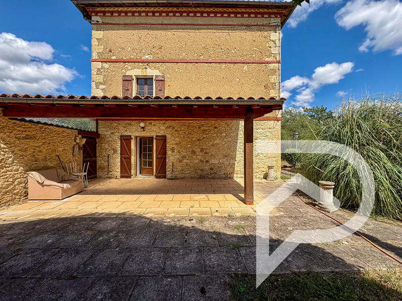 Maison - 240 m² - 6 pièces