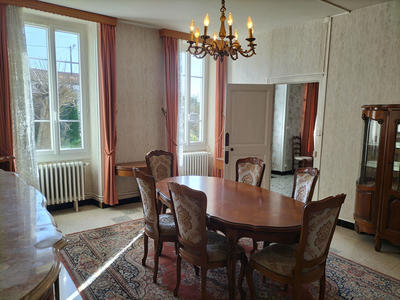 Maison - 215 m² - 10 pièces