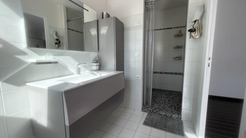 Maison - 210 m² - 8 pièces