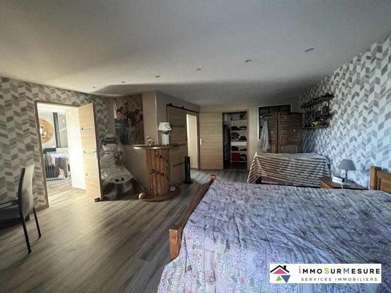 Maison - 228 m² - 9 pièces