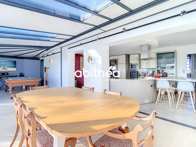 Maison - 335 m² - 9 pièces