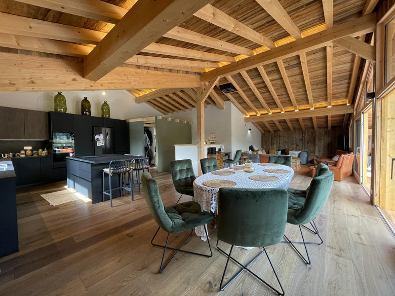 Maison - 241 m² - 8 pièces