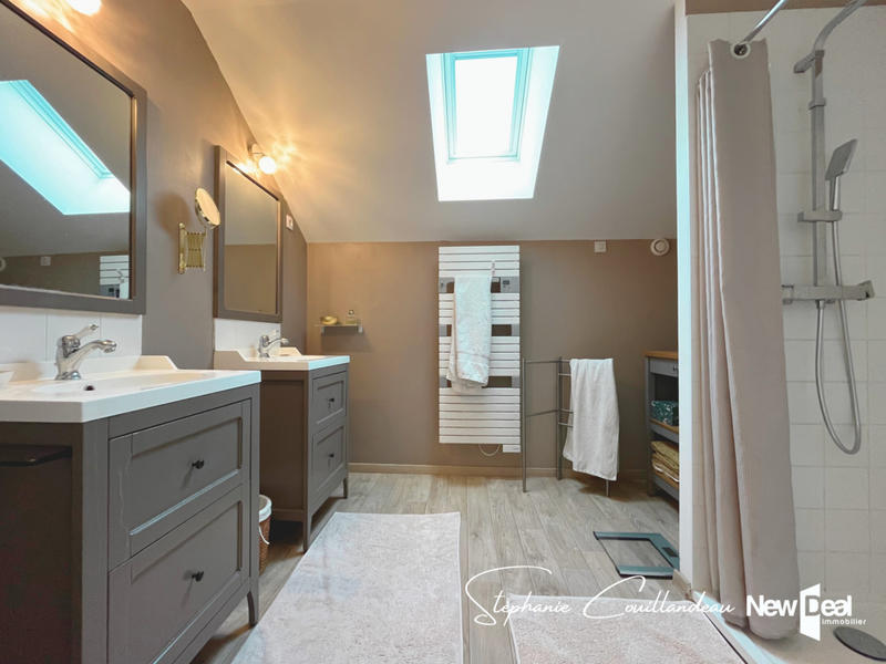 Maison - 236 m² - 8 pièces