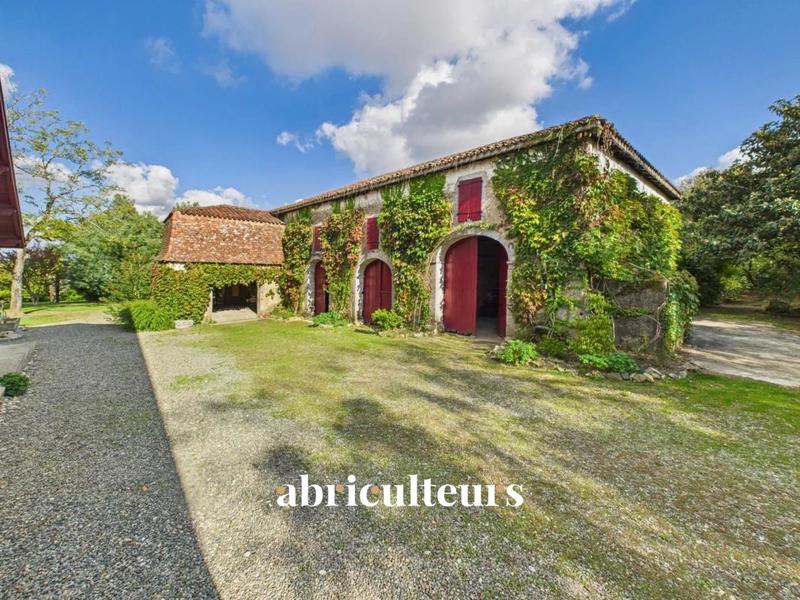 Maison ancienne - 235 m² - 8 pièces