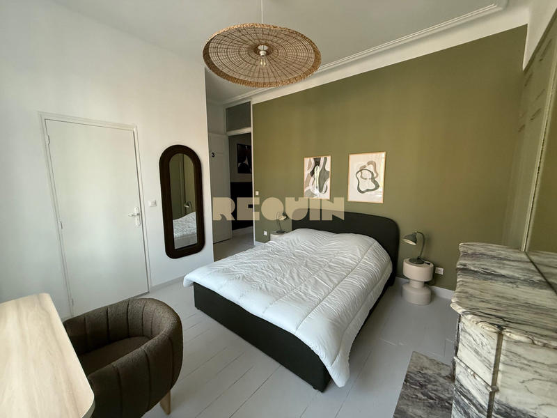 Maison - 230 m² - 9 pièces