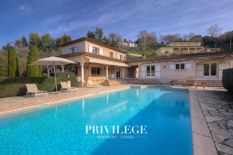 Villa - 240 m² - 8 pièces