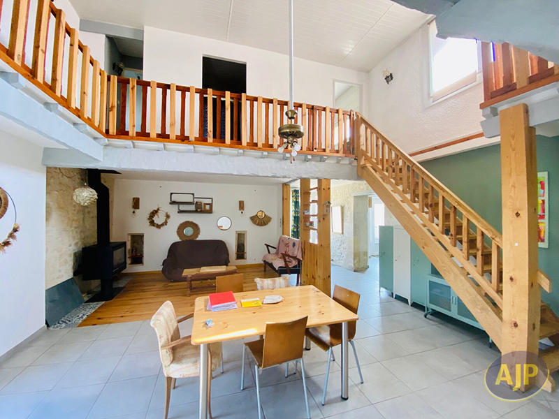 Maison - 211 m² - 7 pièces