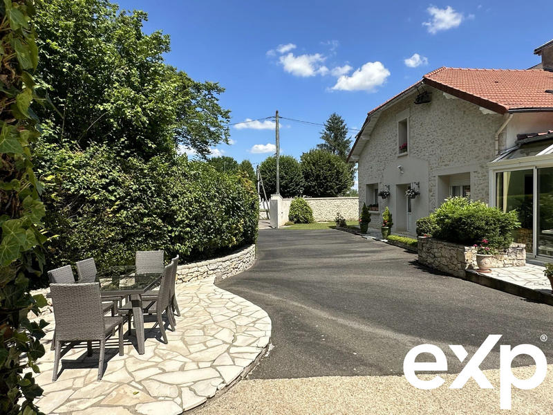 Maison - 200 m² - 7 pièces