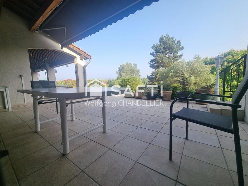 Maison - 200 m² - 7 pièces