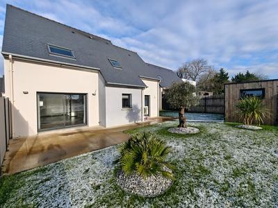 Maison - 96 m² - 5 pièces