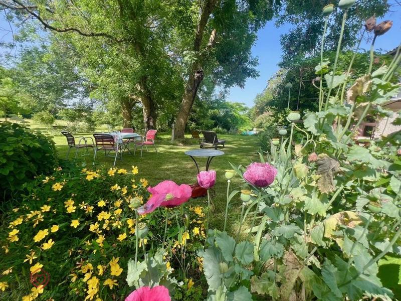 Propriété - 403 m² - 17 pièces