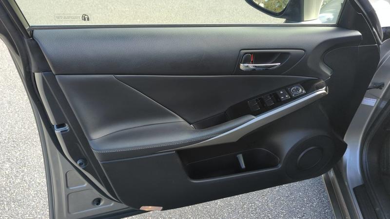 Lexus Is 300 300h 2.5 Vvt-i 223 Cvt Pack - Automatique Entretien constructeur