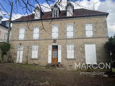 Maison - 207 m² - 9 pièces