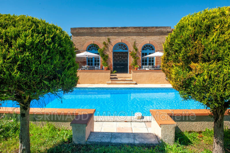 Maison - 740 m² - 17 pièces