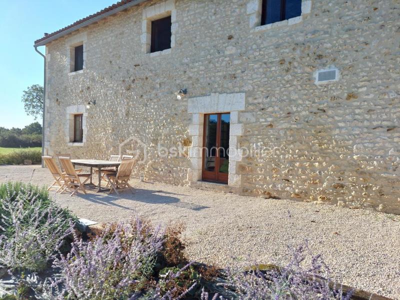 Demeure - 337 m² - 12 pièces