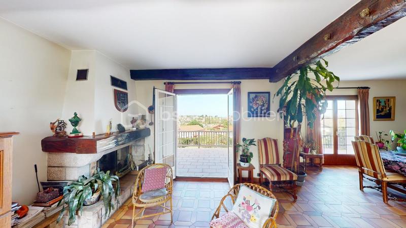 Propriété - 221 m² - 9 pièces