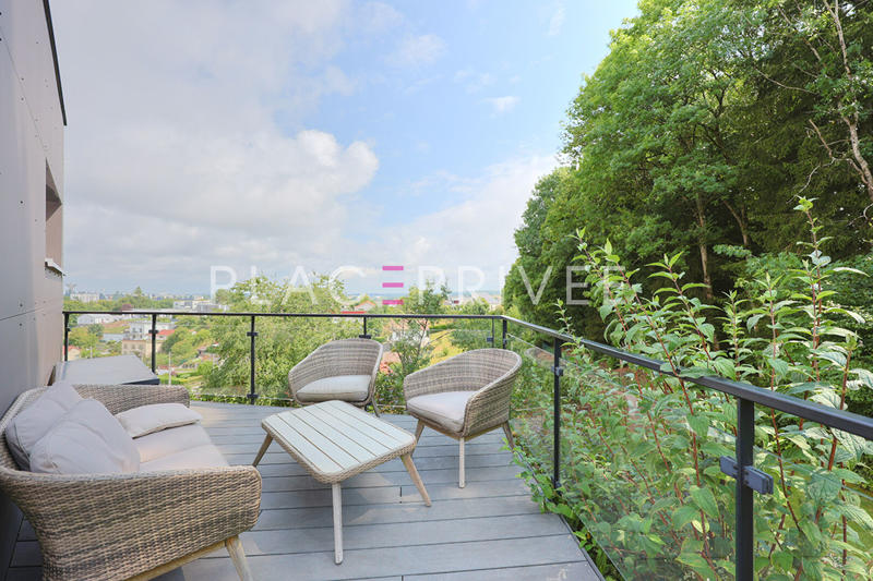 Maison - 390 m² - 8 pièces