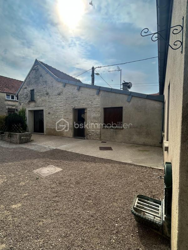 Maison en pierre - 109 m² - 5 pièces