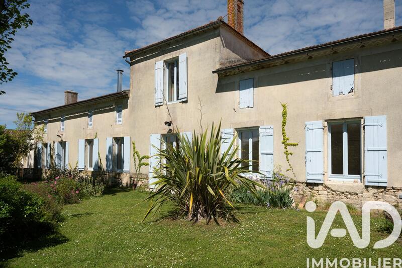 Maison - 284 m² - 8 pièces