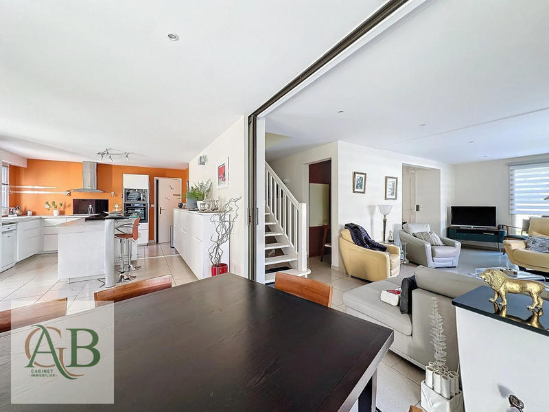 Maison - 159 m² - 5 pièces