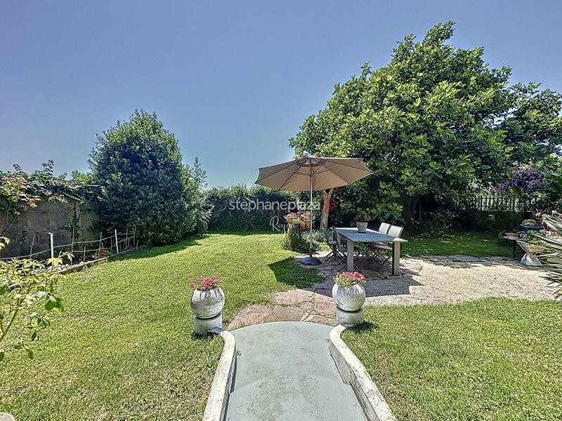 Maison - 180 m² - 8 pièces