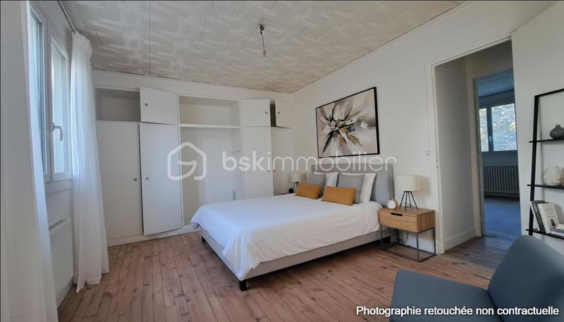 Propriété - 230 m² - 10 pièces