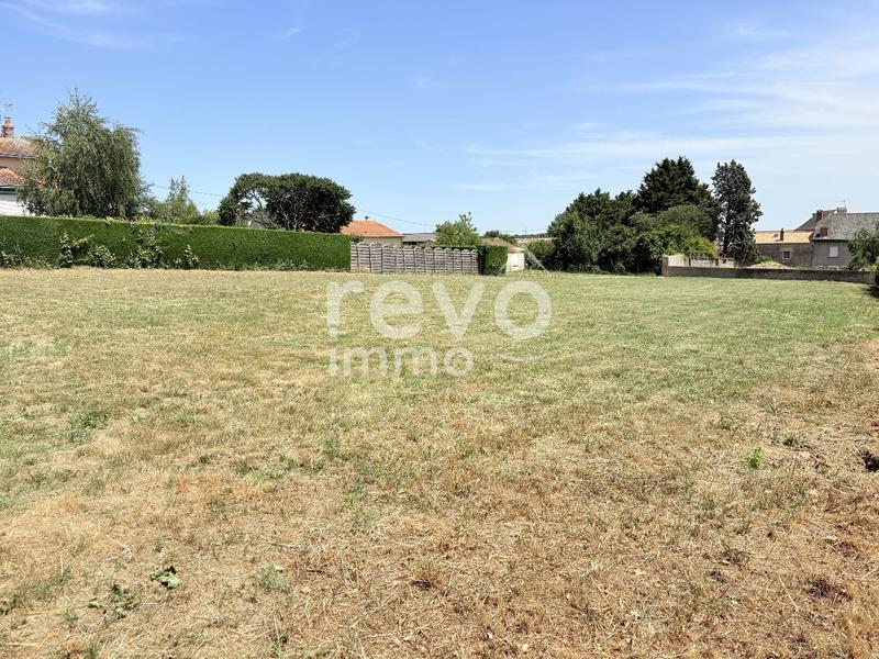 Terrain constructible - 1 600 m²