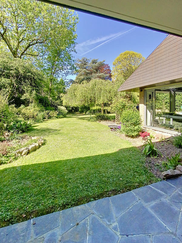 Maison - 345 m² - 15 pièces