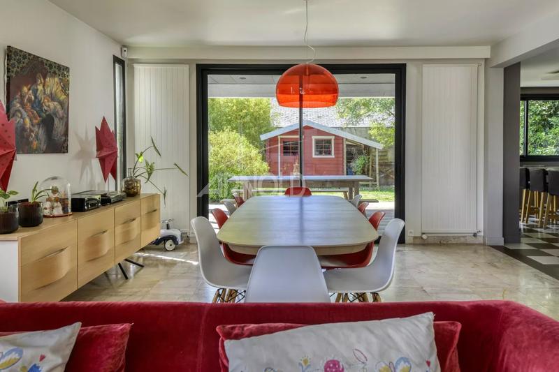 Maison - 327 m² - 15 pièces