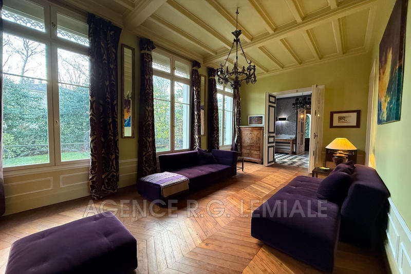 Maison - 326 m² - 12 pièces